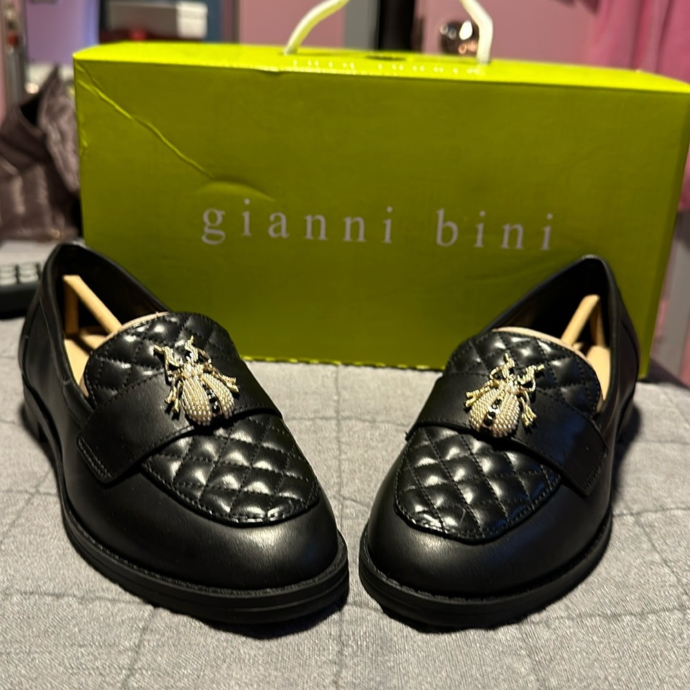 These are great brand new loafers with a beetle decoration.